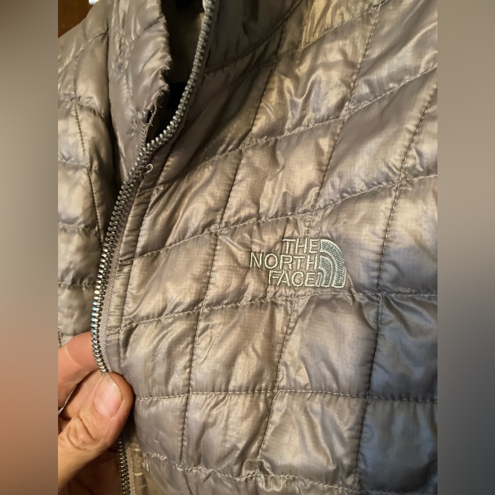 North-Face Light Weight Puffer - image 2
